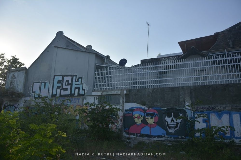 Tembok yang dilukis grafiti karya anak muda Yogyakarta. Tembok ini persis berada di sekitar Gereja Sayidan. (Foto: Nadia K. Putri)