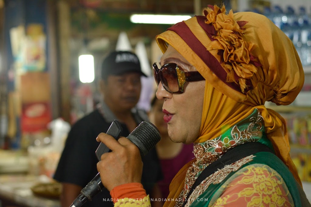 Pengamen di Pasar Kranji Baru, Bekasi - Nadia K. Putri