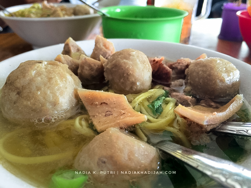 Tampilan isi mangkuk bakso di Bakso Sami Asih, Purwokerto, jawa Tengah (30 Maret 2019). Foto: Nadia K. Putri.