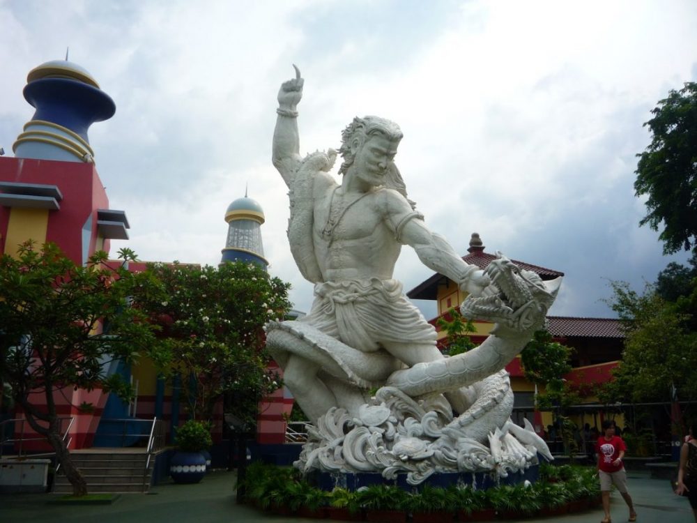Patung dewa dan naga di Dunia Fantasi, Ancol, Jakarta (Desember, 2012) - Nadia K. Putri